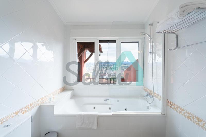 Foto 9e6c4781-387c-4178-ab73-f21bc11a53a4. Doppelhaus mit heizung parking in Parroquias Norte - Naranco Oviedo