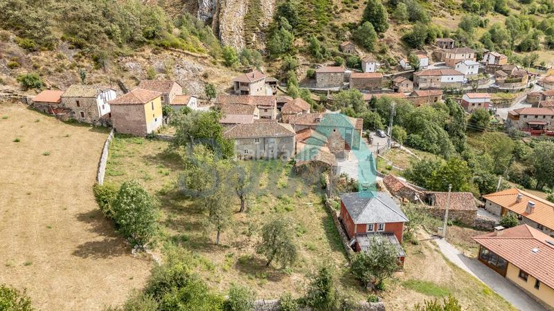 Foto decf2d8b-7c3d-44fd-b662-df91585a24a6. Maison dans Somiedo