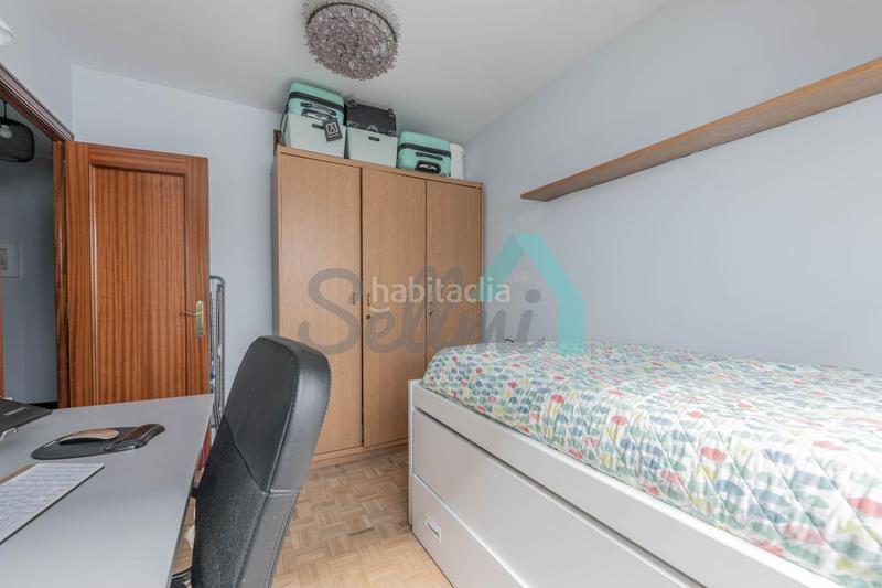Foto 03094b77-a4c4-4b60-9c6b-7147101a3a5c. Piso en Buenavista Oviedo