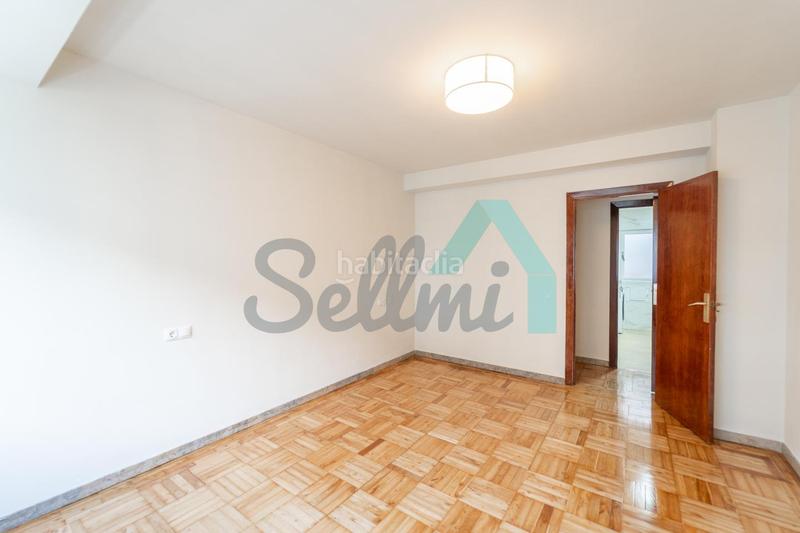 Foto 2a7405ec-bf5f-451a-b9df-4df2446f49b0. Rent flat with heating parking in Masip Oviedo