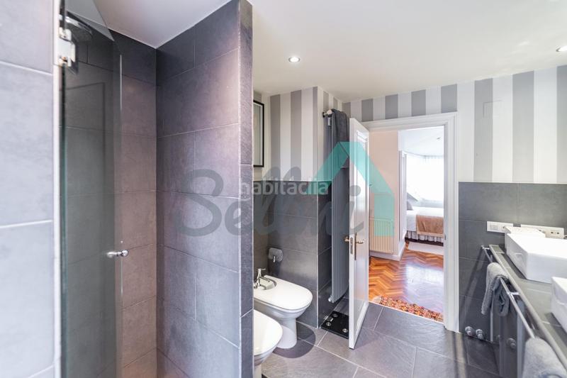 Foto 9f9e861f-8879-46a8-9083-1221e5e1a672. Duplex con riscaldamento parcheggio in Masip Oviedo