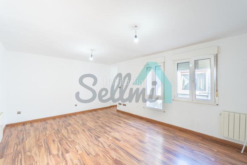 Foto a98331c5-a2e5-4e4f-bebc-b36dd3300aea. Flat with heating in La Calzada Gijón