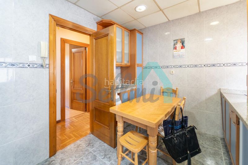 Foto 0e8ce076-7486-48b1-9194-6b6be71ee153. Flat with heating parking in Fozaneldi - Tenderina Oviedo