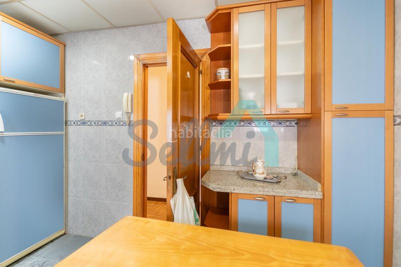 Foto e871683e-d451-4bcc-bad0-fd03b2237291. Flat with heating parking in Fozaneldi - Tenderina Oviedo