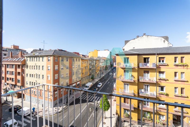 Foto 23b7d2b4-28a7-4f6b-94e5-0e6b4f1054ea. Pis amb calefacció aparcament a Fozaneldi - Tenderina Oviedo