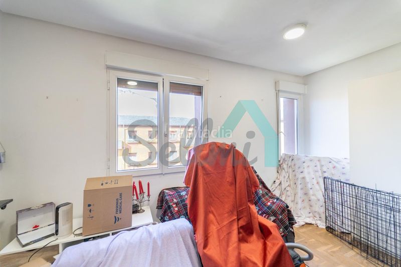 Foto 9b31fbf1-2e10-4e26-a967-7abdb0dfe5f9. Pis amb calefacció aparcament a Fozaneldi - Tenderina Oviedo