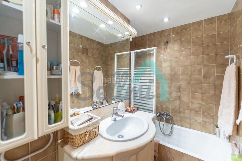 Foto 4b49f8b1-99fd-4062-963c-2e12d37dc511. Etagenwohnung mit heizung parking in Vallobín Oviedo