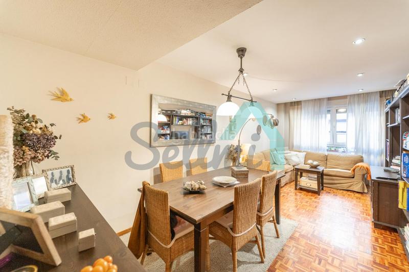 Foto 820a63bd-f205-446e-a3db-d681ac798813. Flat with heating parking in Vallobín Oviedo