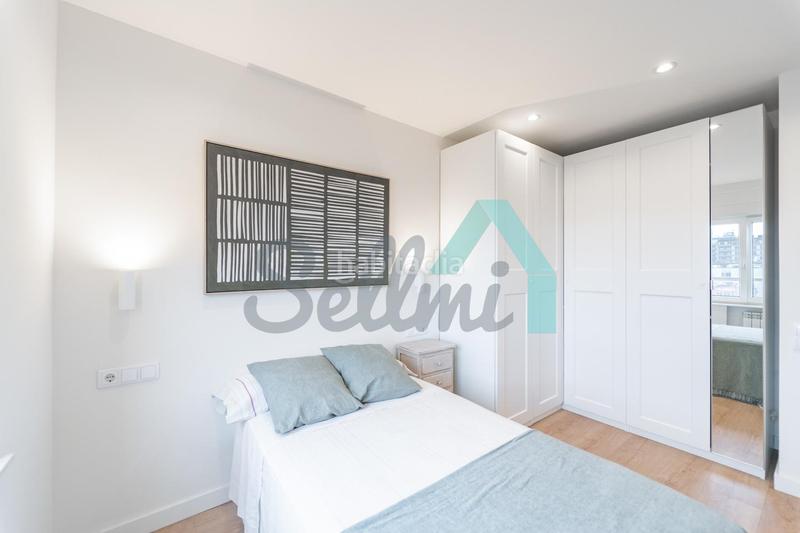 Foto f423de0f-f7be-4cf8-abe4-f6fec82add2f. Rent penthouse with heating in Centro Gijón