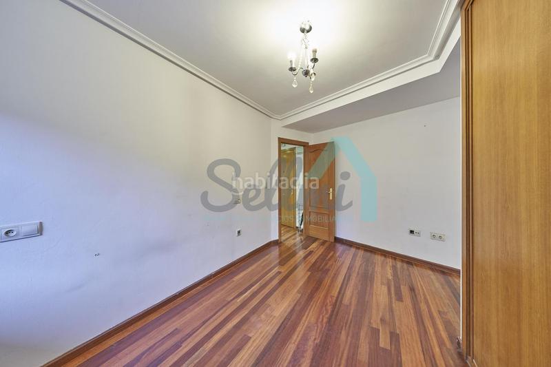 Foto f54a3ef7-d09b-4f90-8d62-bb68c1580f60. Planta baixa amb calefacció aparcament a Buenavista Oviedo