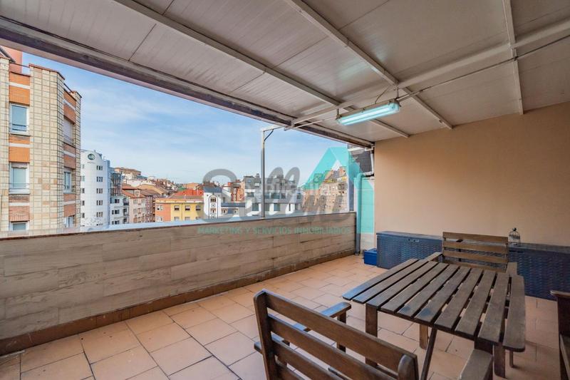 Foto 830f6e0d-04e6-49f5-97a9-d5e7362e6dfc. Location attique avec chauffage dans Plaza de América Oviedo