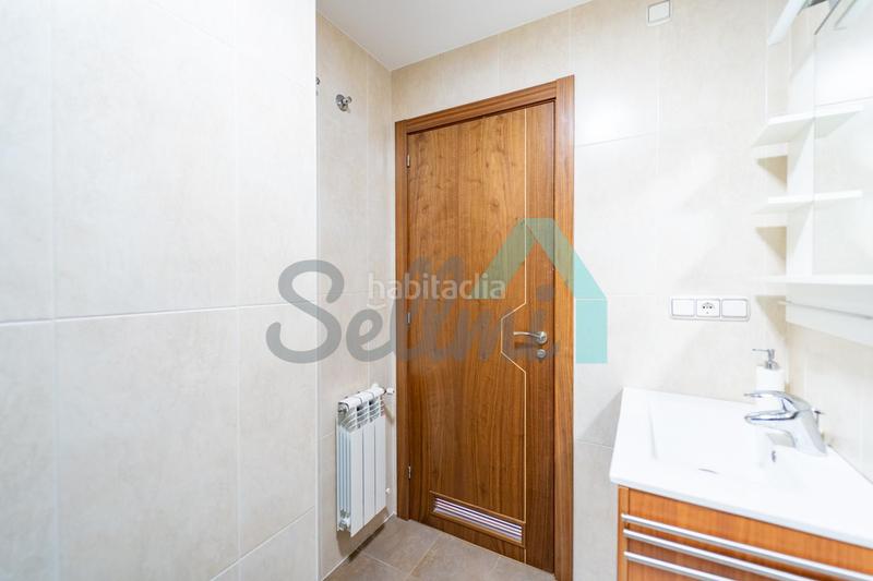 Foto 51982b1a-df5c-4f4e-b6d6-e98839f14463. Location appartement avec chauffage parking dans Huca - La Cadellada Oviedo