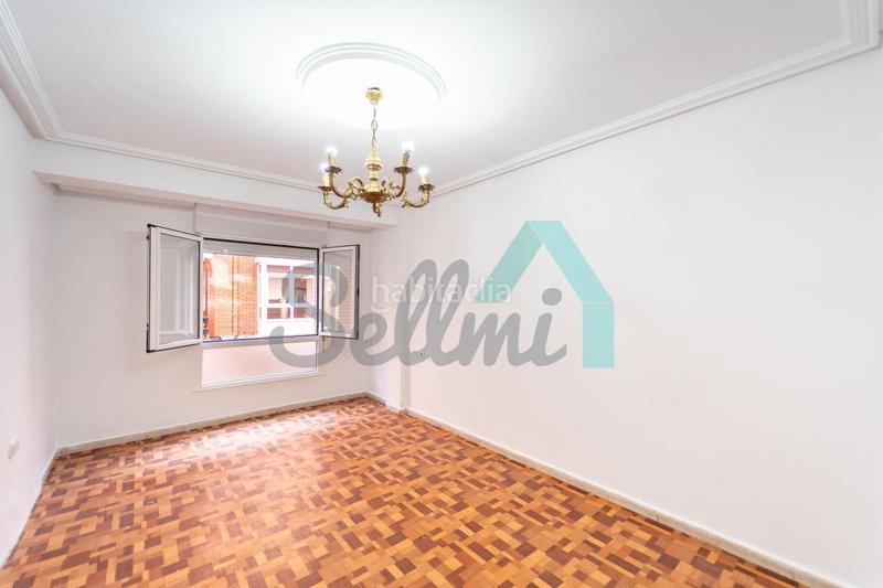 Foto 08f7fcb3-6ed7-4ffc-b440-9bef3c01b02d. Pis a La Calzada Gijón