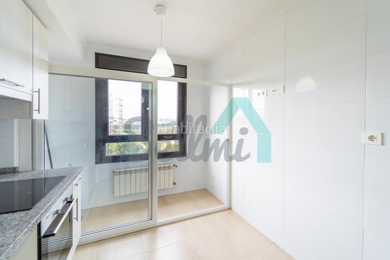 Foto bfe220d0-f625-4459-a16d-21caefe6ad48. Flat with heating parking in Roces Gijón