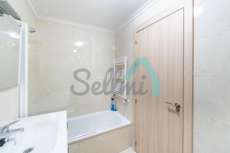 Foto d61cd60f-55ba-4560-b4b7-23fc32173f06. Pis amb calefacció aparcament a Roces Gijón