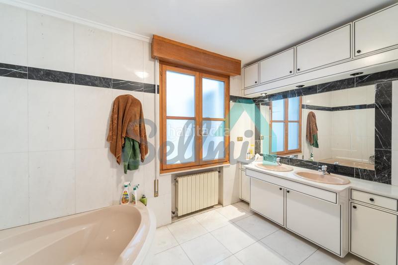 Foto ea9869a3-3a55-4d72-94c8-f6548e48247e. Appartamento con riscaldamento parcheggio in Salesas - Foncalada - Campoamor Oviedo