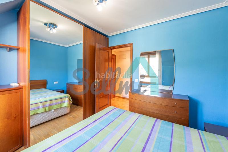 Foto 58c44412-c3b1-400c-b924-d4fdfe1c75c2. Etagenwohnung mit heizung parking in Las Campas Oviedo