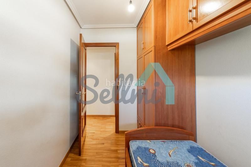 Foto 408ca5d6-6169-46a9-8afd-e6eff2dc8148. Flat with heating parking in Las Campas Oviedo