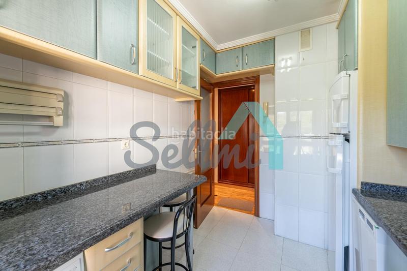 Foto d1a451f2-f67a-450b-8d0d-1fba94e4151b. Flat with heating parking in Las Campas Oviedo