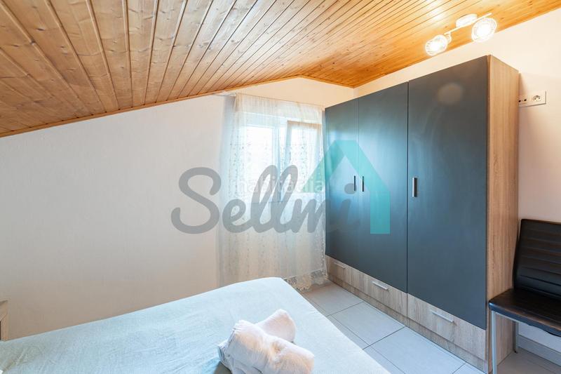 Foto 49fd99d0-0619-4d9d-a01c-37fca17249f8. Lloguer casa amb aparcament a Valdés