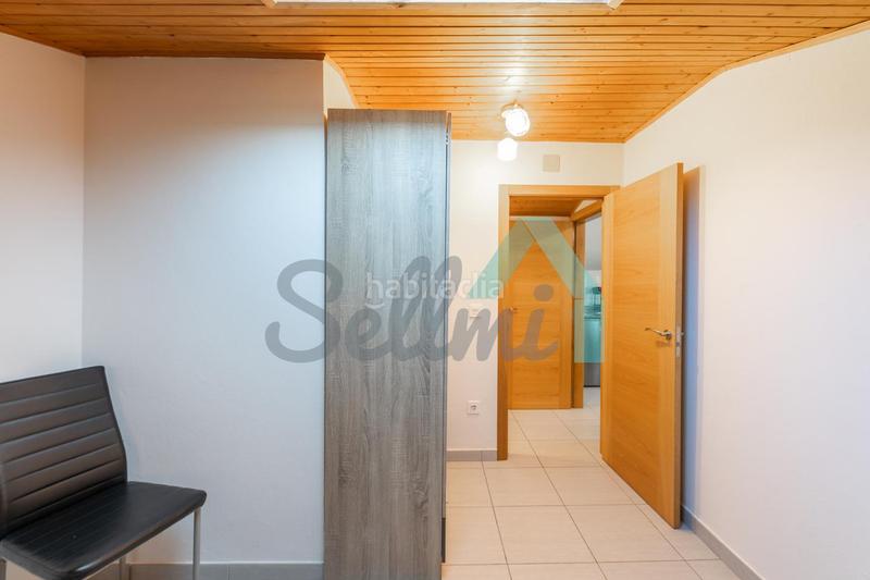 Foto 8ee4a6ae-9d25-4d57-9a46-3a5aaaa4fc67. Lloguer casa amb aparcament a Valdés