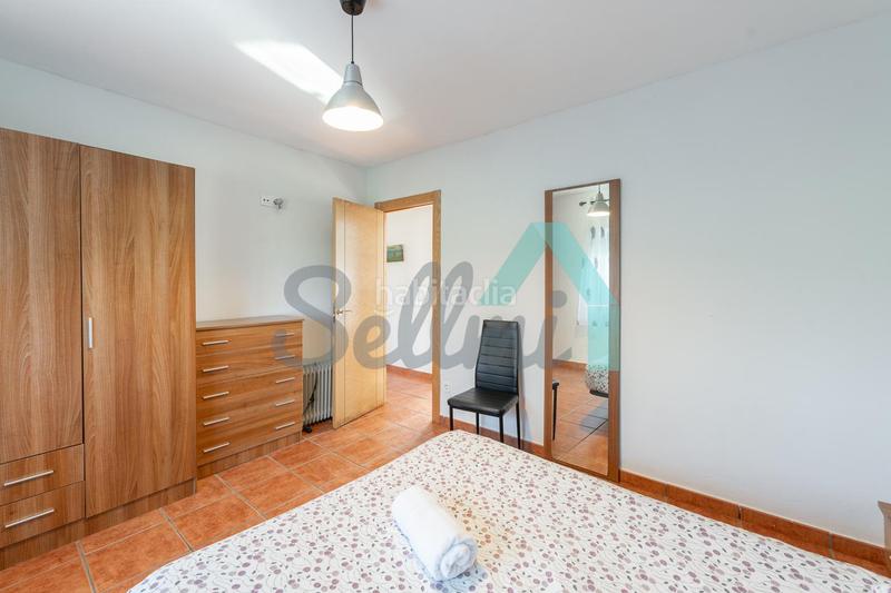 Foto 9134696a-728a-48bc-a34c-d9bd43624359. Lloguer casa amb aparcament a Valdés