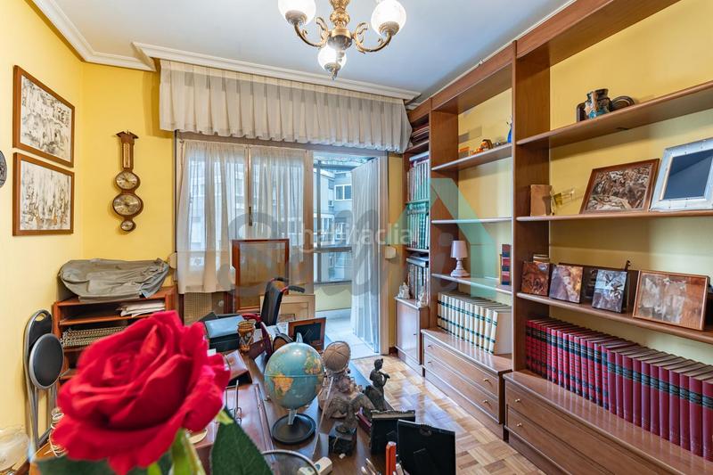 Foto 9b8db369-5e2c-4dab-bdcc-0820c84b6bac. Flat with heating parking in Milán - Pumarín Oviedo