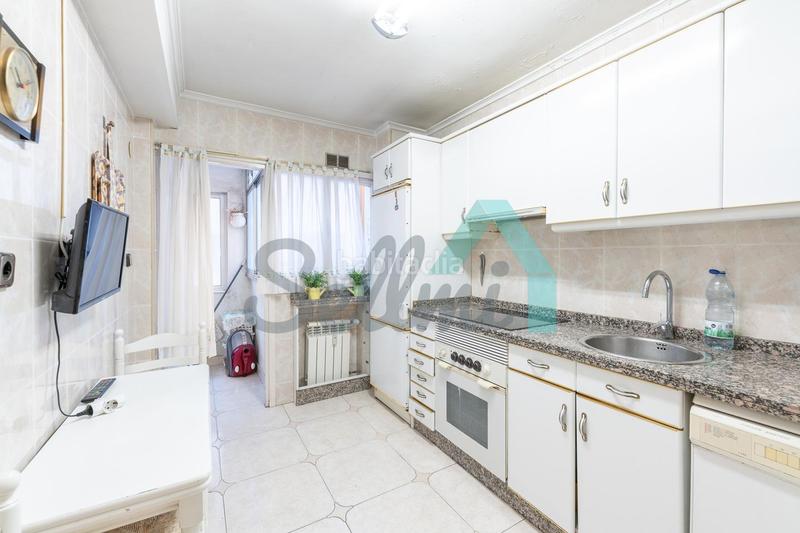 Foto c225a639-e837-40cb-a81d-468416dcf364. Flat with heating parking in Milán - Pumarín Oviedo