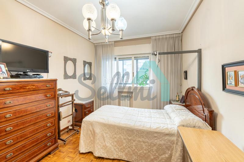 Foto c92238be-2424-474a-885a-3d1312e33252. Flat with heating parking in Milán - Pumarín Oviedo