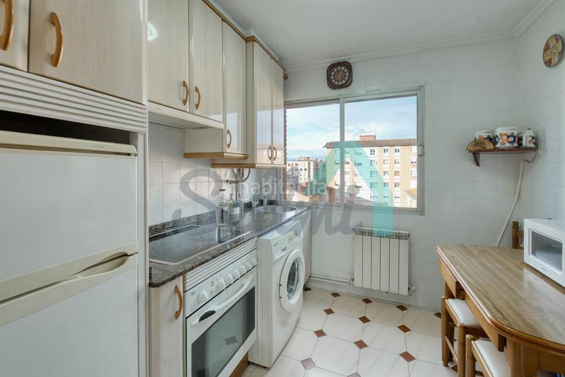 Foto 3b3c0db7-c3ff-45f3-9a76-ad47ef74a0a1. Piso en Pumarín Gijón