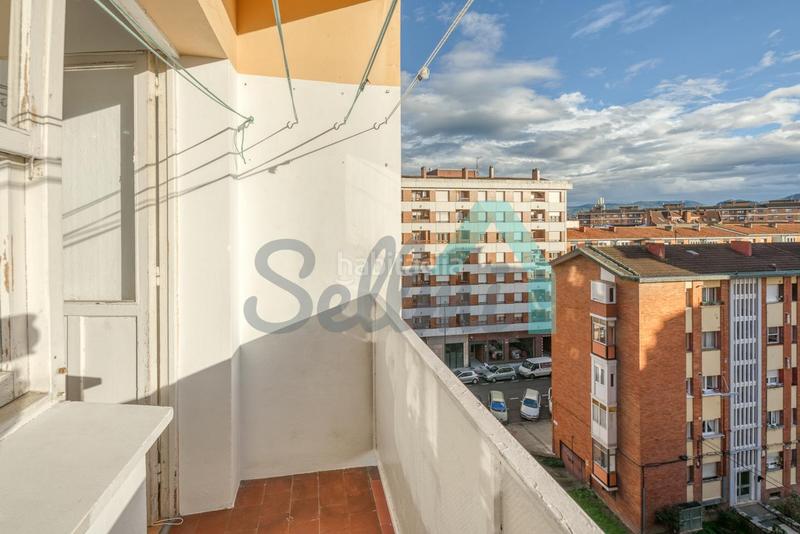 Foto 6d8e8242-85fc-42e0-8db4-49bcf36f7b93. Piso en Pumarín Gijón