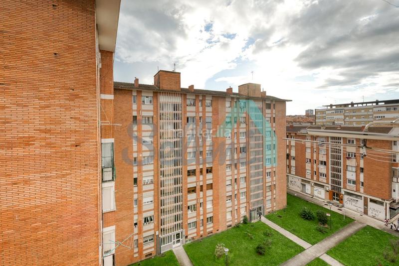 Foto a3f57792-c7aa-4cb2-9eb8-711a025277b3. Piso en Pumarín Gijón