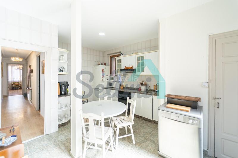 Foto 06a32d7c-f46a-47f6-bba5-9f2d6eaa1956. Flat with heating parking in La Felguera Langreo