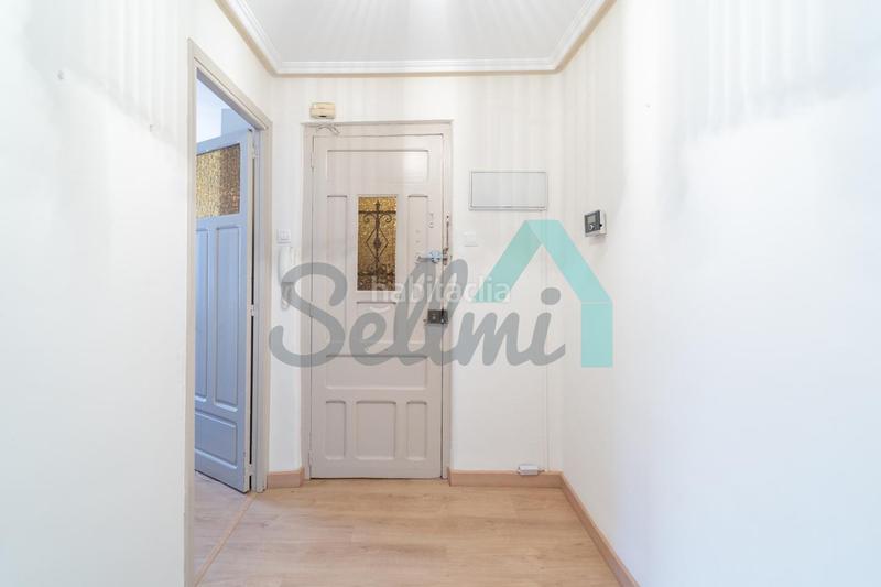 Foto 6bc21eb6-8893-4eed-957b-92ecab75a219. Flat with heating parking in La Felguera Langreo