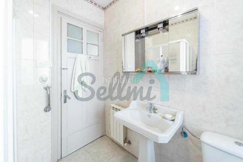 Foto 9b886a98-7724-458c-a523-902842047876. Flat with heating parking in La Felguera Langreo