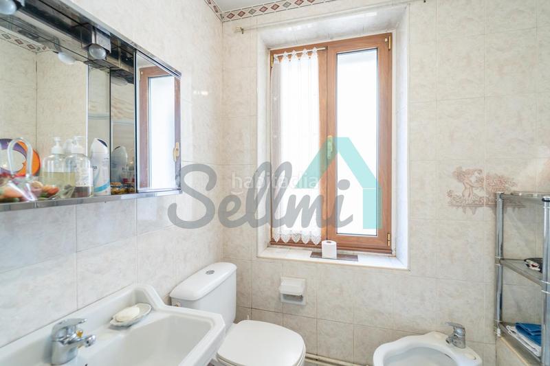 Foto d8c1d54b-1322-4b43-bf5a-14abf33d8b3c. Flat with heating parking in La Felguera Langreo