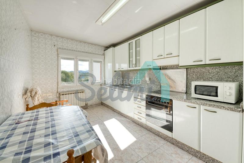 Foto 8f60ab78-06a6-46e1-ba52-0c037238341f. Flat with heating parking in El Cristo Oviedo