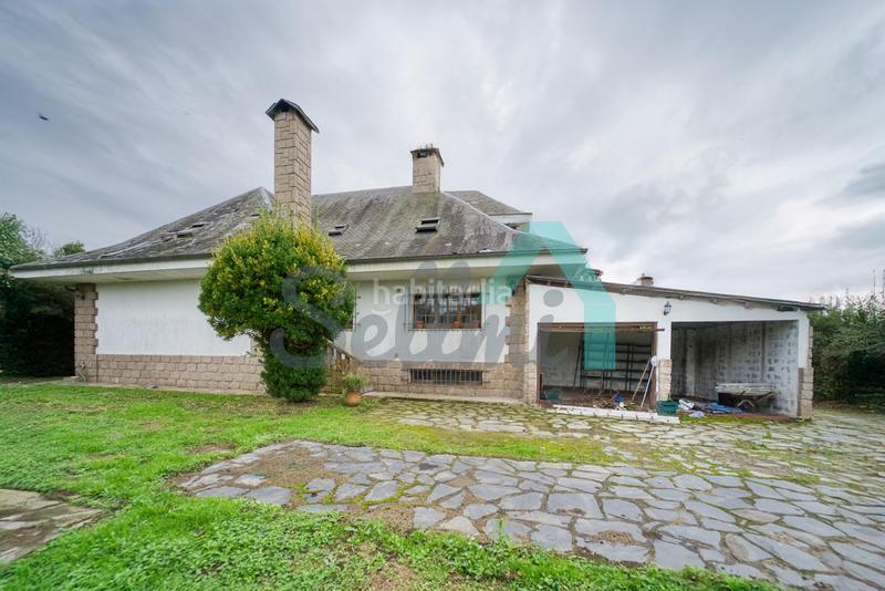 Foto 1128c720-f5a7-429c-99d3-49a79e3299b6. Casa amb calefacció aparcament piscina a Somió Gijón