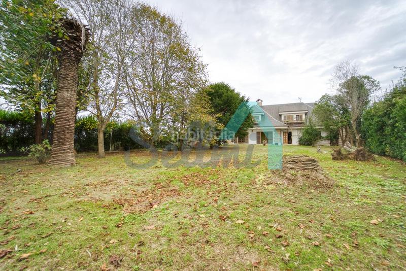 Foto 314c33c2-f958-4a55-8baf-72f445527958. Casa amb calefacció aparcament piscina a Somió Gijón