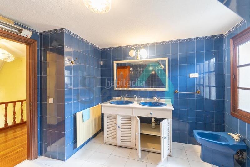 Foto 32c36c9d-c16d-4f2e-bd7f-6962aad5c899. Casa amb calefacció aparcament piscina a Somió Gijón