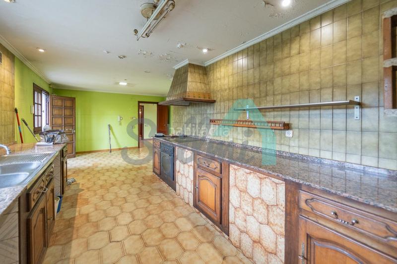 Foto 35989163-fbc7-4a32-a146-7ff83a47ea7d. Casa amb calefacció aparcament piscina a Somió Gijón