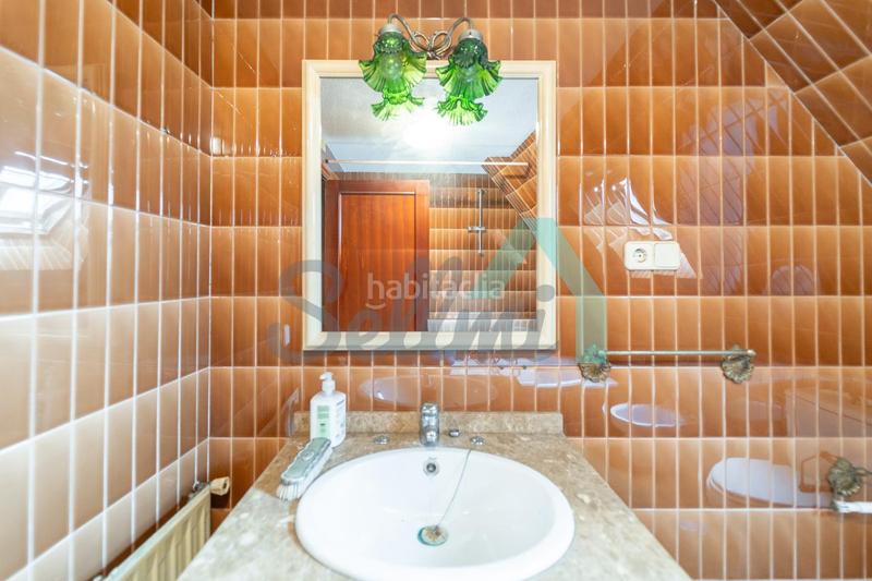 Foto 3c2cee46-48cd-4a56-92f9-2c2979050d61. Casa amb calefacció aparcament piscina a Somió Gijón