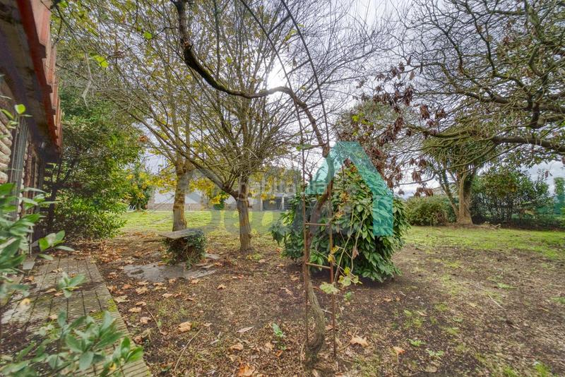 Foto 3e5cc143-63b0-47bb-9d16-599a6853dbbd. Casa amb calefacció aparcament piscina a Somió Gijón