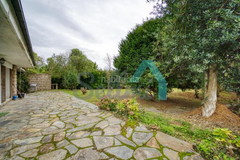Foto 51acb5d8-5888-4047-b974-304b38ce9878. Casa amb calefacció aparcament piscina a Somió Gijón