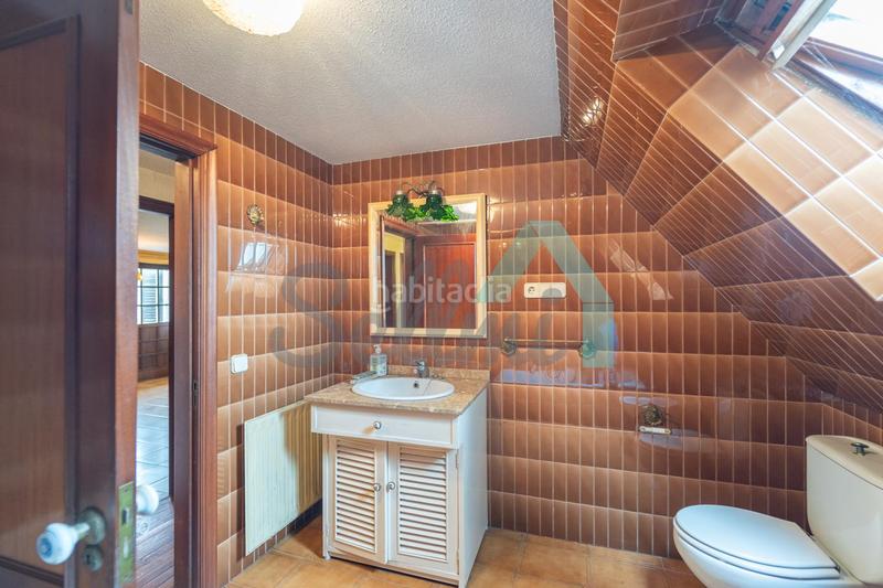 Foto 52da9426-268f-4eec-8bb1-7259c6bd44b3. Casa amb calefacció aparcament piscina a Somió Gijón