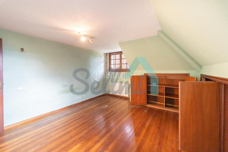 Foto 9ed65691-ba13-4678-84ee-dbf1351f2368. Casa amb calefacció aparcament piscina a Somió Gijón