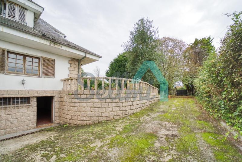 Foto ab2e3648-7862-47db-bbbc-bd5855619e8b. Casa amb calefacció aparcament piscina a Somió Gijón