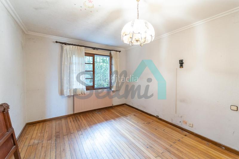 Foto b0888e32-8ba9-4e54-b8fb-f297a54eda35. Casa amb calefacció aparcament piscina a Somió Gijón