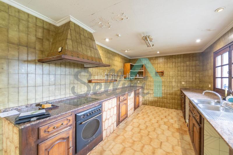 Foto b43ddd11-6128-421e-a729-77f33fa9a5dc. Casa amb calefacció aparcament piscina a Somió Gijón