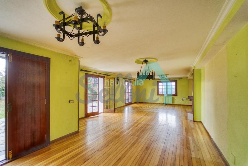 Foto b6860e54-6b5d-4dcc-83f7-8f9f21e3d923. Casa amb calefacció aparcament piscina a Somió Gijón